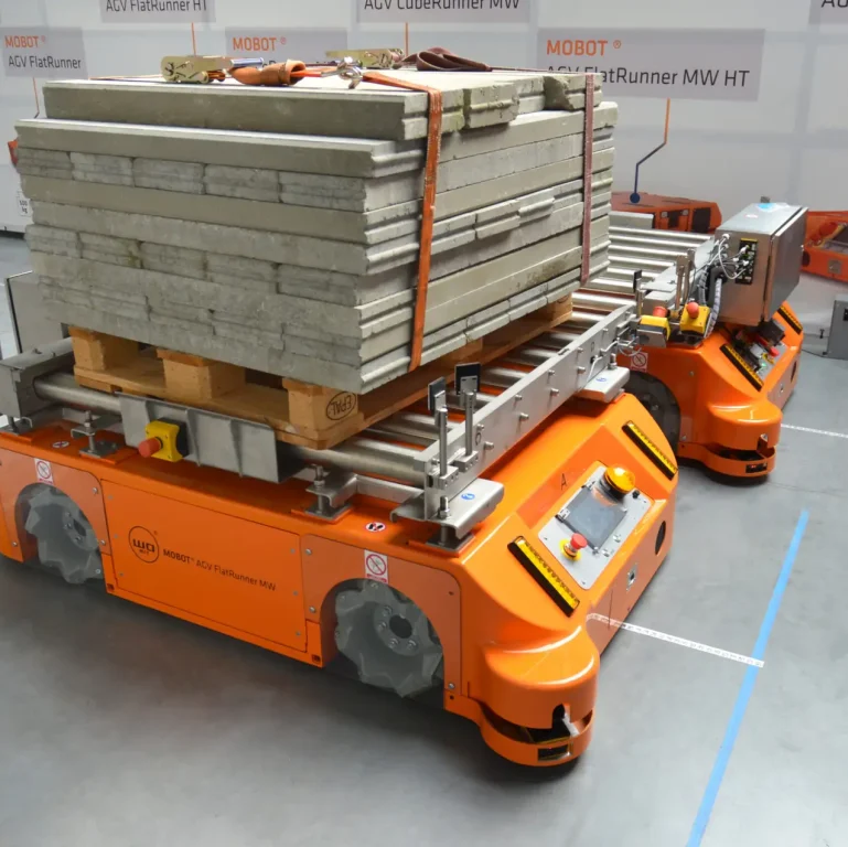 MOBOT AGV FlatRunner MW_with roller conveyor - transfer of heavy loads between robots